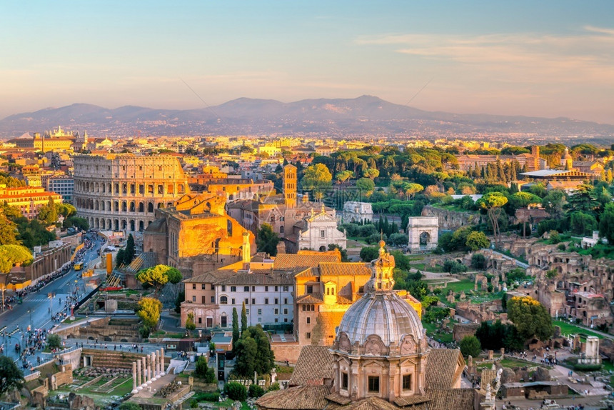 历史意大利日落时的罗马市中心视图历史的科斯坦蒂诺图片