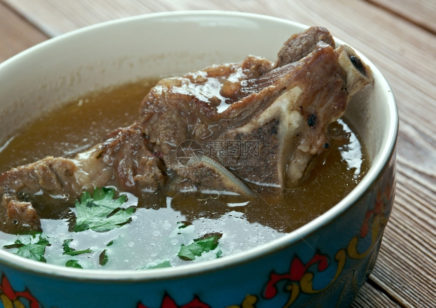 肉汤传统的阿民念Khash阿富汗亚美尼阿塞拜疆波斯尼亚和黑塞哥维纳保加利亚格鲁吉伊朗拉克和土耳其的煮熟牛角脚传统菜图片