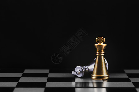 战略竞争成功和领导才能商业概念委员会中的象棋游戏CEW女王查看图片