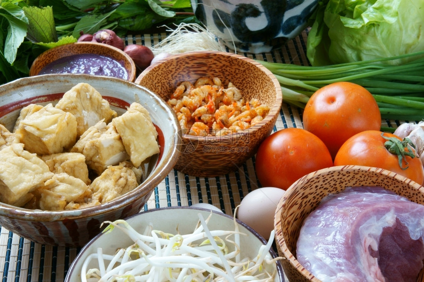 著名的包子香料越南食物著名菜如番茄螃蟹猪肉虾类沙拉扇菜鸡蛋蔬虾糊面包饭等原材料是越南的特殊饮食图片