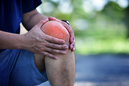 男人跑步或慢时膝盖疼痛疾病鞋髌骨图片