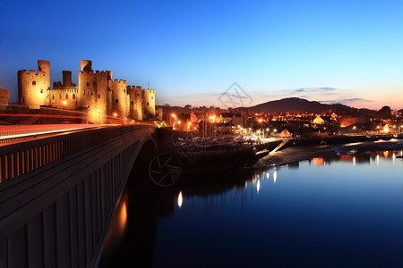 桥泰勒英国联合王北威尔士黄昏时的Conwy城堡图片