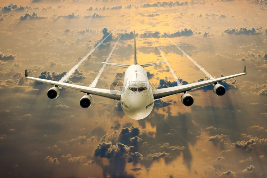 飞机翅膀轨迹3D在云上飞行的一架客机过云层图片
