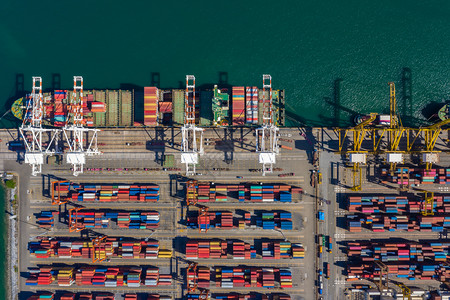运输全球的空中顶视图码头航运进出口国际和航运装载集箱贸易图片