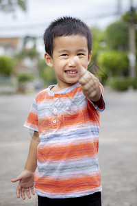 健康身体泰国亚裔儿童快乐的情绪面笑图片