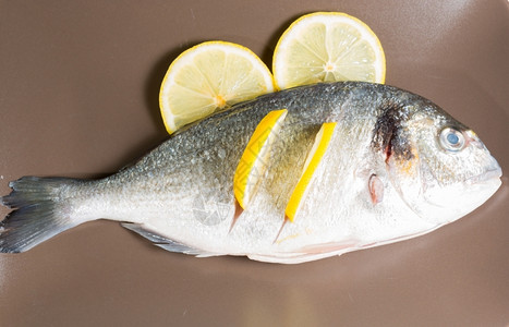 烹饪前的鱼吃高清图片素材