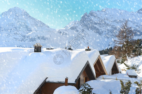 冬日雪景村庄图片