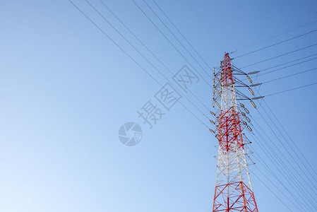 蓝色天空背景技术概念的电线插图有蓝天背景和技术概念复制无线的车站图片