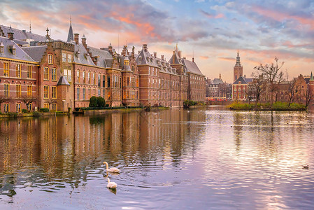 历史荷兰议会城市风景在荷兰海牙市中心天线日落时在荷兰的海牙哈格湖图片