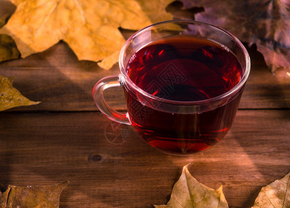 秋冬的一杯热茶图片