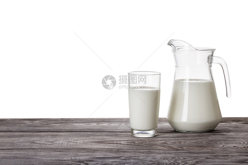 酸奶凉爽的健康天然食品的概念和木制餐桌牛奶的杯子在木制餐桌上加一杯牛奶准备拼贴图片