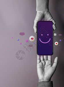 手机品牌logo请享用中心一种客户经验概念快乐客户通过移动电话向智能手机正面审查在线满意度调的品牌反馈提供一首微笑表情介绍智能手机积极审查在线满设计图片