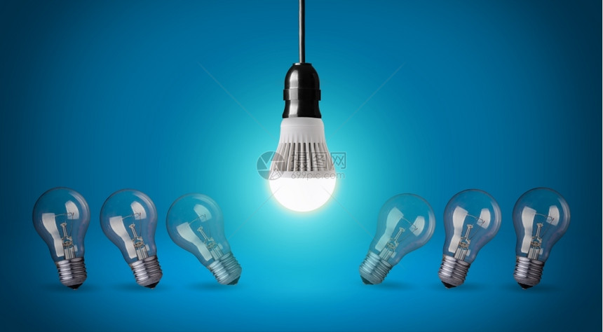 LED灯泡和简单的生态明亮地发图片