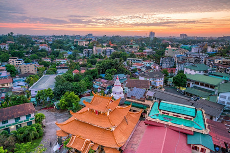缅甸仰光天线日出美景宗教的佛塔图片