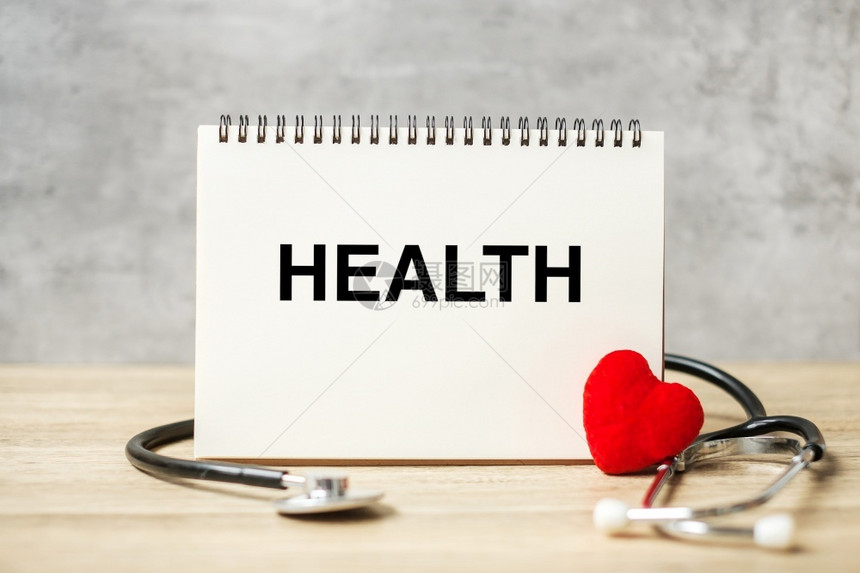 白色的日历关心保健险福利和医疗概念方面的笔记本和听诊器健康字词图片