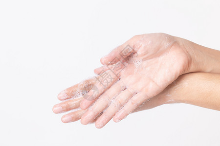 棕榈肮脏的泡沫状亚裔女孩手在用白色背景的肥皂泡洗浴图片