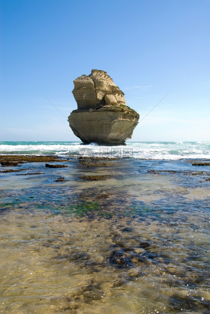 岩石十二神徒之一在南维多利亚州海岸线上的一系列石灰岩堆是澳大利亚人的主要旅游景点之一注清除美丽图片