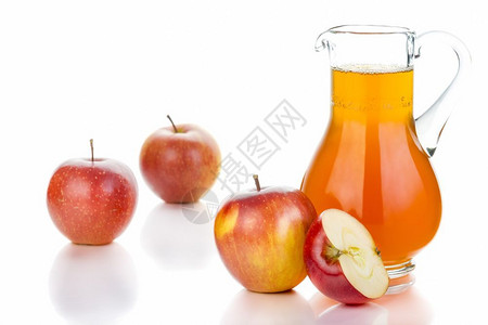 玻璃器皿新鲜苹果白底汁的玻璃健康水果吃和喝健康的食物与饮重量多汁的图片