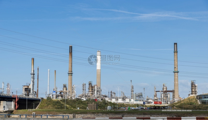 塔该地区Holland附近Rrotterdam附近的一个发电厂烟雾污染欧洲Holland的一个发电厂贫穷烟雾污染大气层排放量图片