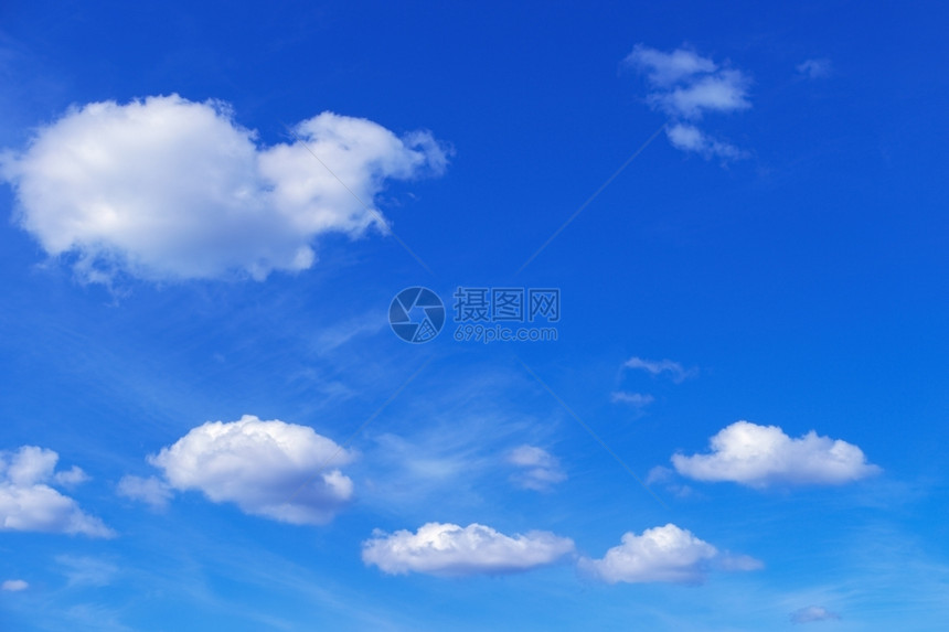 户外明亮的蓬松蓝色天空背景美丽白云蓝色天空和白云层图片