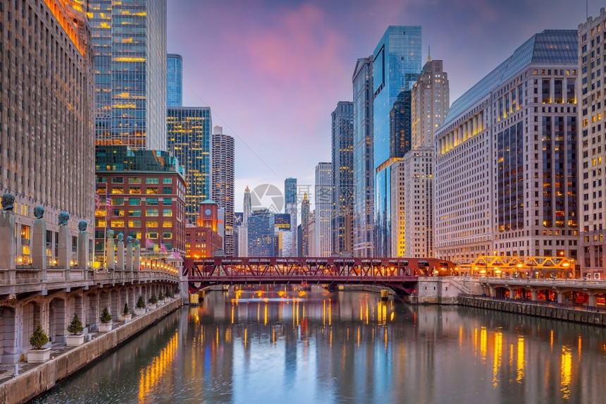 旅行结构体水美国芝加哥市下中心天线城景色日落时美利坚合众国图片