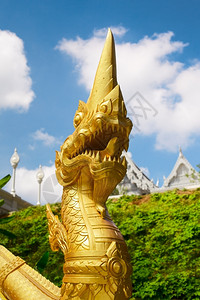 东方的雕塑泰国克拉比KaewGrovaram寺庙龙雕像艺术垂直的高清图片素材
