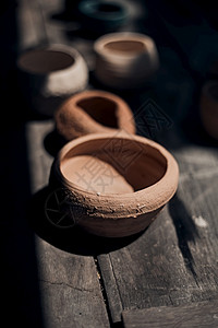 精雕细琢库黏土陶瓷板餐具制成品加工车间生产陶瓷艺品的制作和陶图片