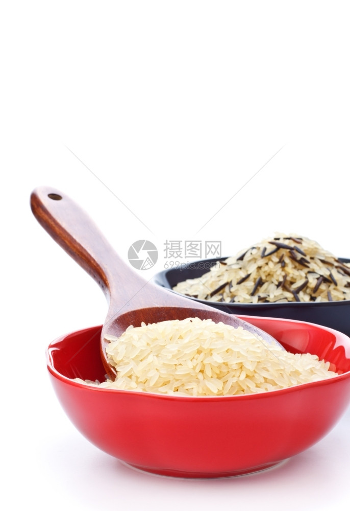 碳水化合物吃沃登两碗大米和木勺图片