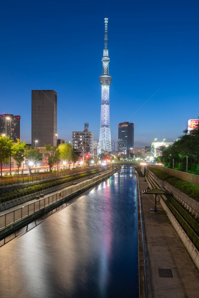 晚上目的地日落时东京天树在日本城景大厦的黄昏城市图片