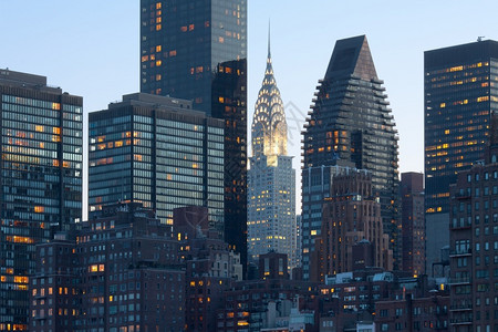纽约市曼哈顿中城的天线高楼空人们图片