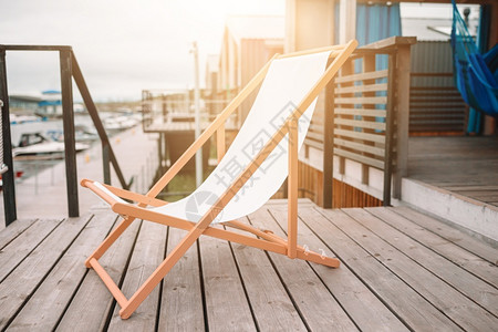 老的夏季露台或阳配有椅子以放松和享受风景夏季露台放轻松和享受风景请用教育木制的高清图片素材
