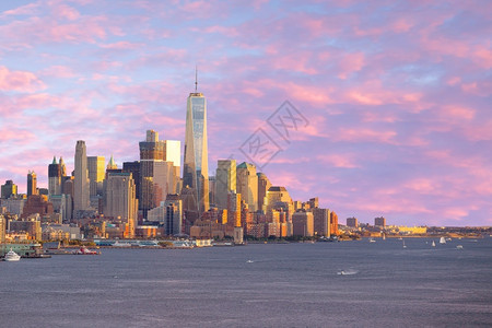 天际线黄昏建造纽约日落时曼哈顿市下城天线黎明高清图片素材