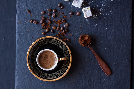 浓咖啡优质的白色土耳其咖啡和喜菜咖啡黑暗的高清图片素材