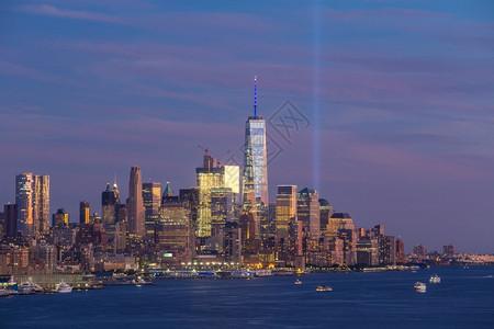 暮市中心现代的纽约日落时曼哈顿市下城天线渡船高清图片素材