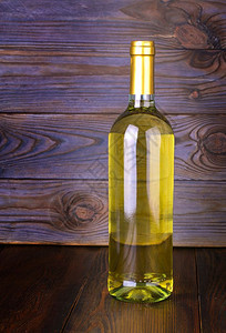 木桌背景的玻璃酒瓶麻布木头复古的图片