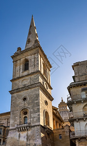 尖塔马耳他瓦莱圣保罗公会和卡梅尔派教老的城市图片