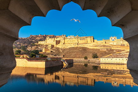 琥珀堡从印度斋浦尔的拱门看琥珀堡从印度斋浦尔的拱门看历史莫卧儿城市图片