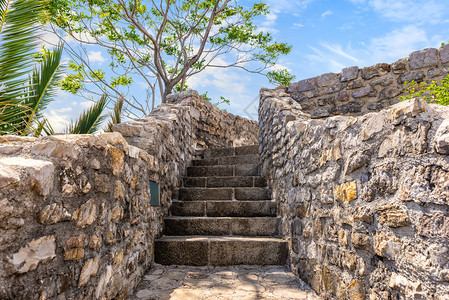 考古学黑山布德瓦老城的楼梯布德瓦老城的楼梯棕榈废墟图片