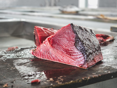 海鱼片酒吧市鲜特写健康饮食概念鱼市鲜特写生的高清图片素材