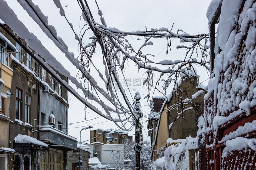 风景清晨冬季概念冰冻和雪覆盖地的积环境形成完美状冷冻脚丫子图片