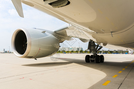 离开商业的现代客机喷气式飞机发动旋转风扇和涡轮叶片活力图片