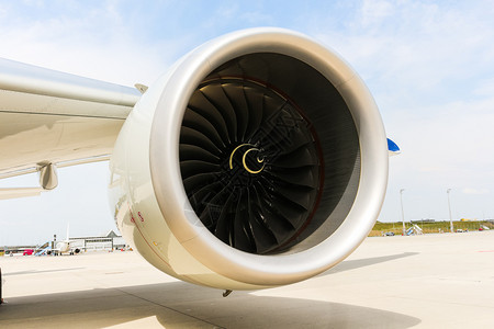 航空公司商业的现代客机喷气式飞机发动旋转风扇和涡轮叶片细节图片