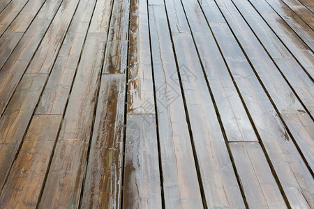 雨天湿木板背景图案雨季湿木板棕色的头一种图片