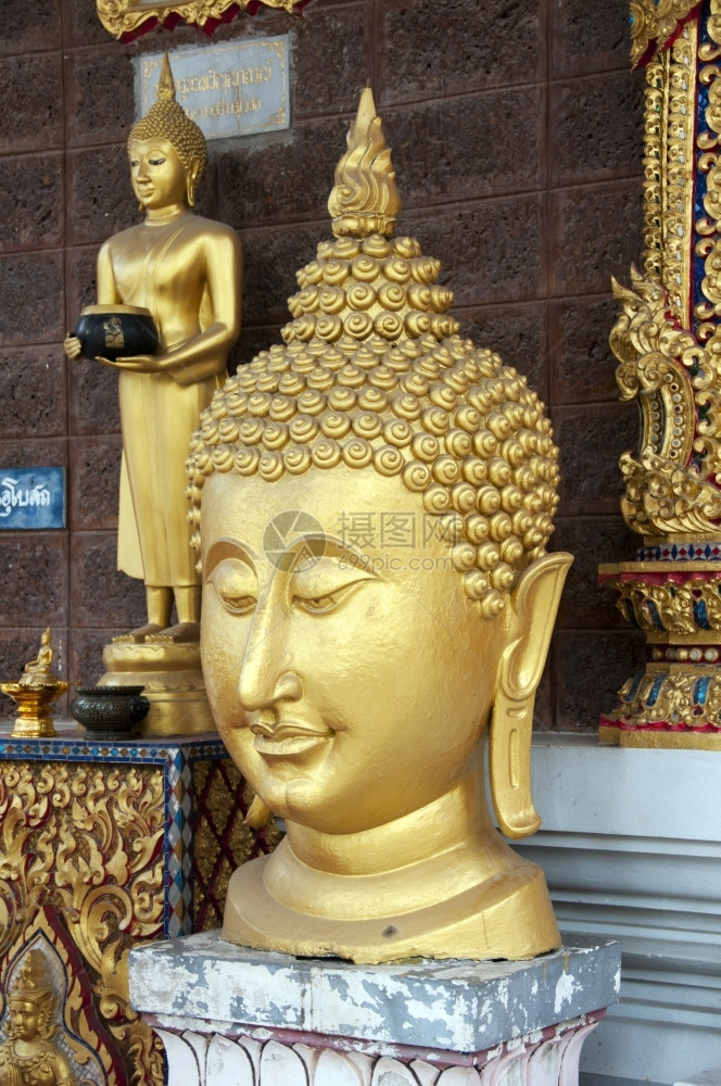 冥想从金芽的头上在Bangkok旅行神圣图片