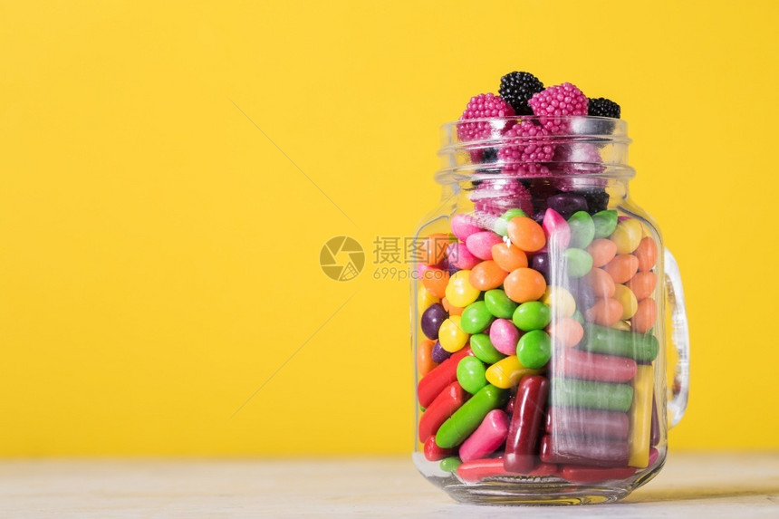 薄荷粉色的加糖罐头庆典图片