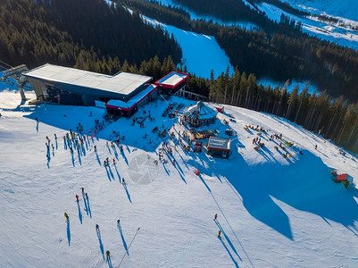 冬季滑雪胜地图片