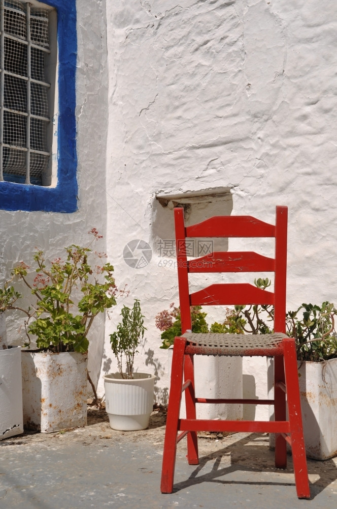 齐亚希腊Zia村Kos用红色椅子的希腊传统房子正面花瓶图片