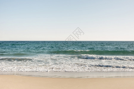 浪漫的夏季海滨沙滩图片