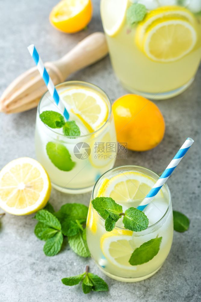 补品柑橘冰镇柠檬和薄荷冷清凉饮料或冰的柠檬水或莫吉托鸡尾酒图片