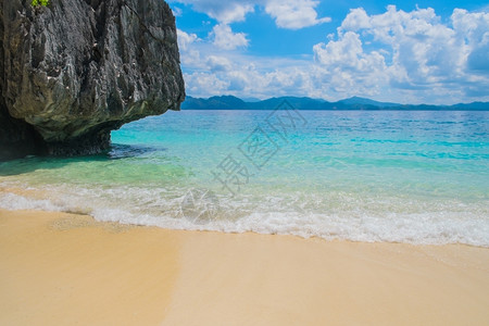 晴天海滩SandyBeach和蓝海菲律宾帕拉旺岛自然图片
